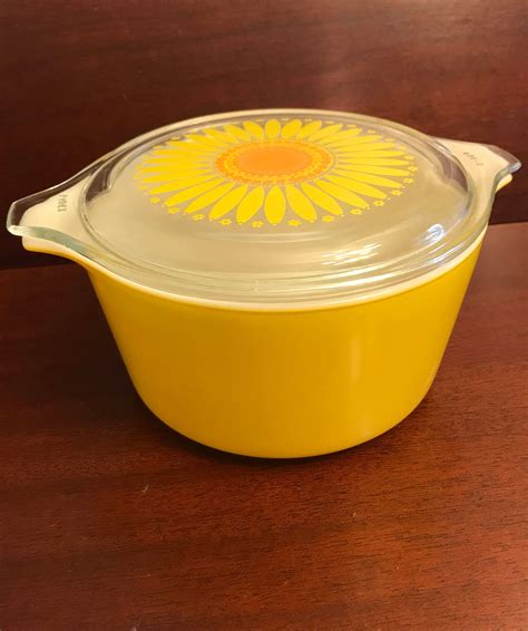 vintage pyrex daisy